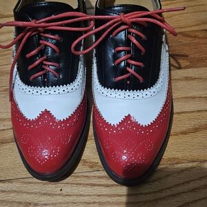 Elegant Red and Black Women's Oxfords